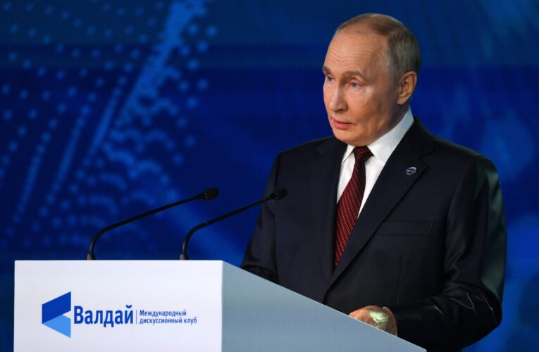 Rede von Präsident Wladimir Putin auf der Plenarsitzung des 21. Waldai-Forums in Sotschi